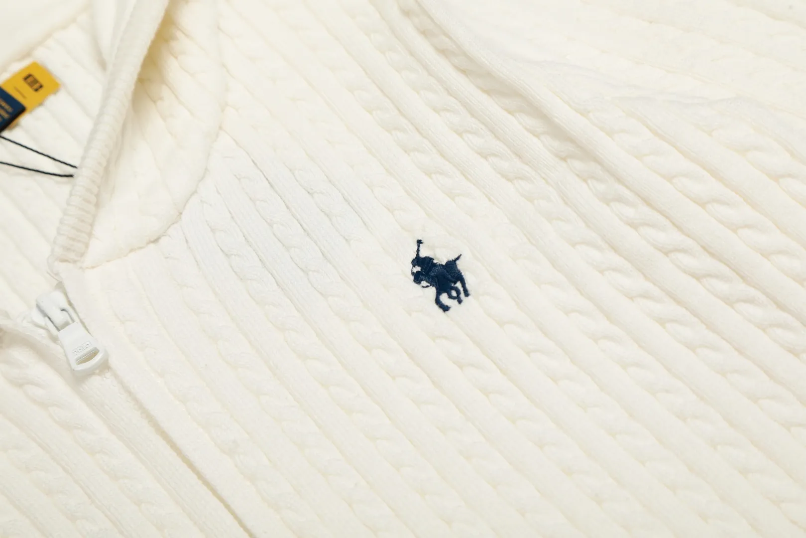 P310 Top quality" Style number: DS501# (not off the shelves all year round) [Ralph Lauren small twist solid color pony embroidered logo full zipper hooded jacket] ✅Ralph Lauren old money style classic basic versatile goddess style small twist zipper hooded jacket ✅Main supplier platform live broadcast Wholesale entity Replenish when out of stock Not off the shelf ✅ZP quality 1:1 version Scan the code to enter the GF website Counter quality ✅Customized zipper color is the same The full zipper stitching hood is very complicated. The small twist process takes a long time and the cost is extremely high. ✅The quality of the details is the only one in Guangzhou. Imported quality cotton yarn, focusing on high-end, cost-effective, good quality. Needless to say, the goddess’s upper body is really amazing, so sweet, so beautiful. This coat is really good-looking. Navy blue, apricot, pink, yellow, purple, light blue, Chinese red